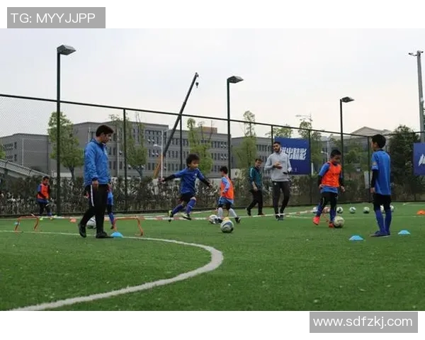 足球明星小甜菜的精彩瞬间与迷人风采全景展示